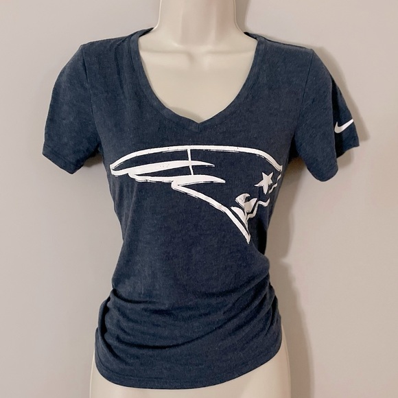 NIKE WOMANS PATRIOTS GRAPHIC TEE - Picture 1 of 4